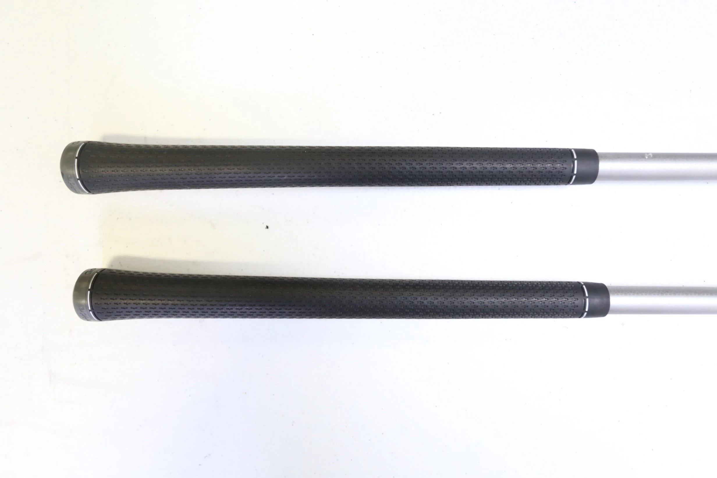 Titleist 915H 4, 5 Hybrid Set RH Diamana Graphite Shafts Regular Flex - Image 8